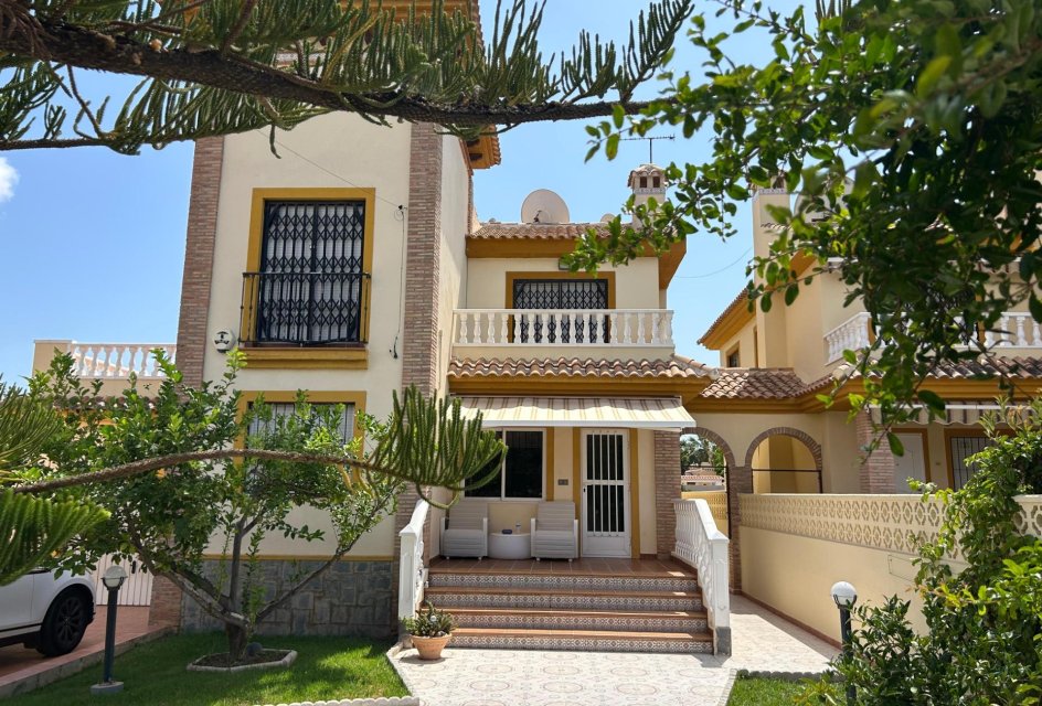 Segunda mano - Villa -
Torrevieja - La Siesta - El Salado - Torreta