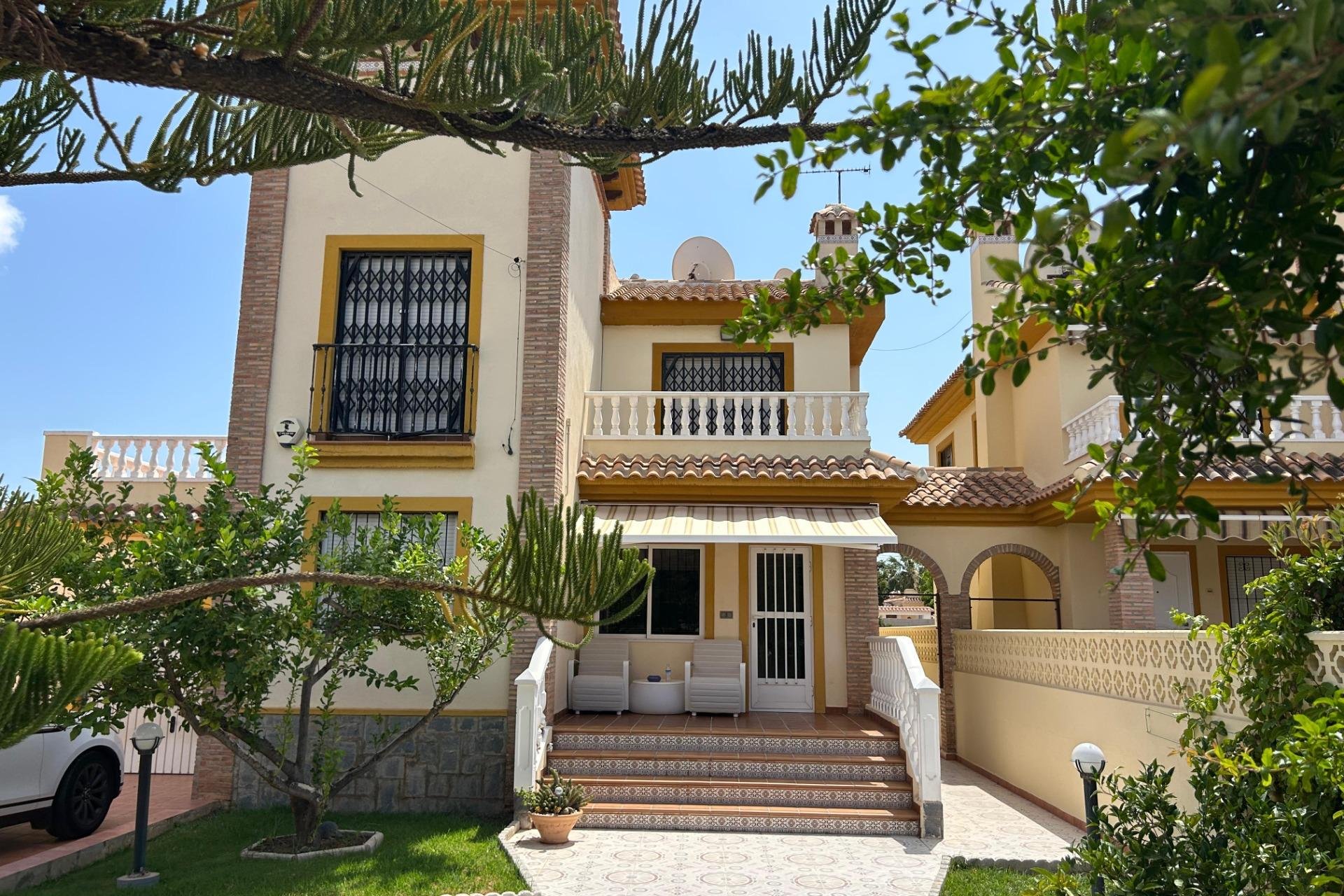 Segunda mano - Villa -
Torrevieja - La Siesta - El Salado - Torreta