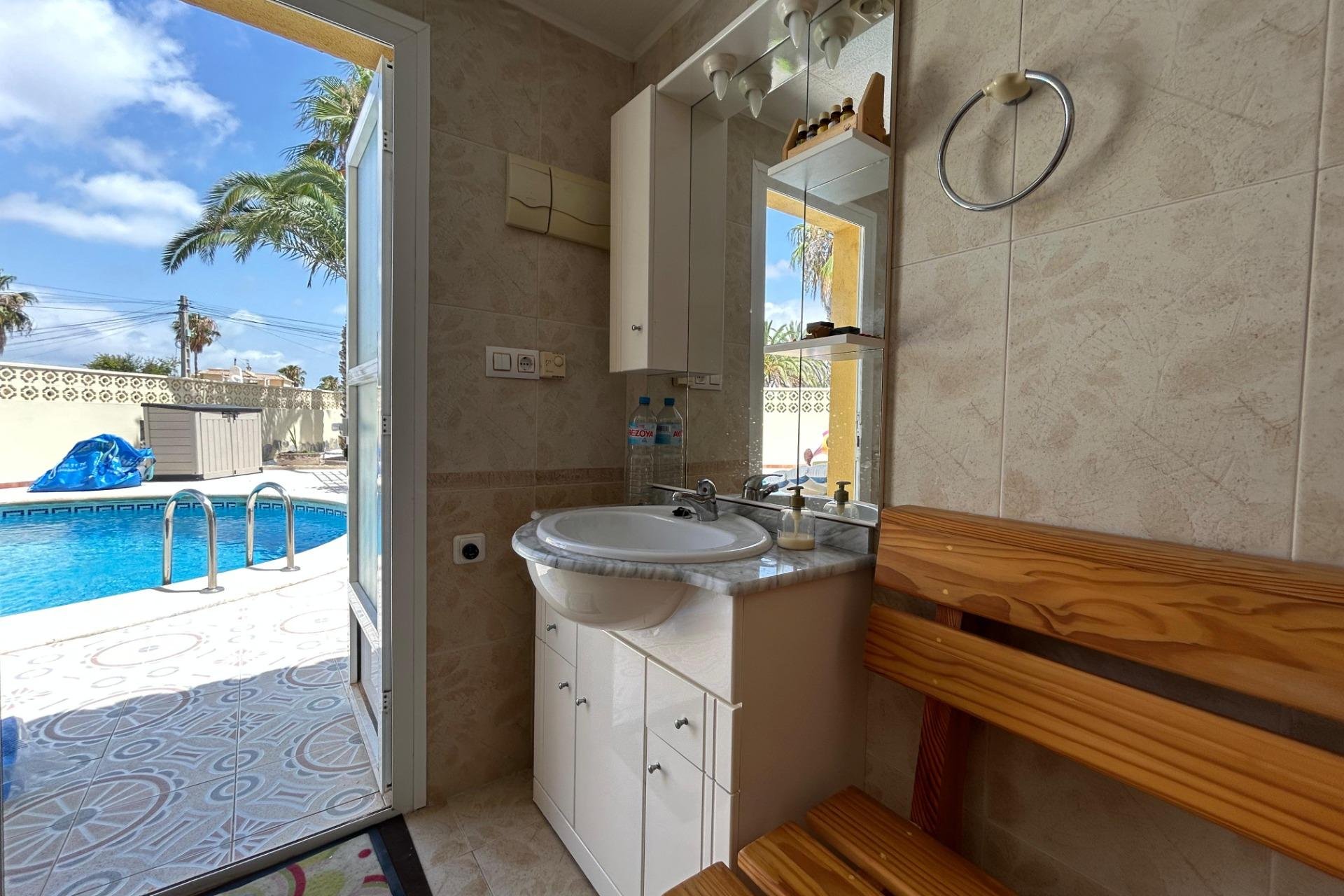 Segunda mano - Villa -
Torrevieja - La Siesta - El Salado - Torreta