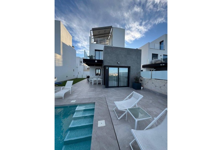 Segunda mano - Villa -
Torrevieja - Los Balcones - Los Altos del Edén