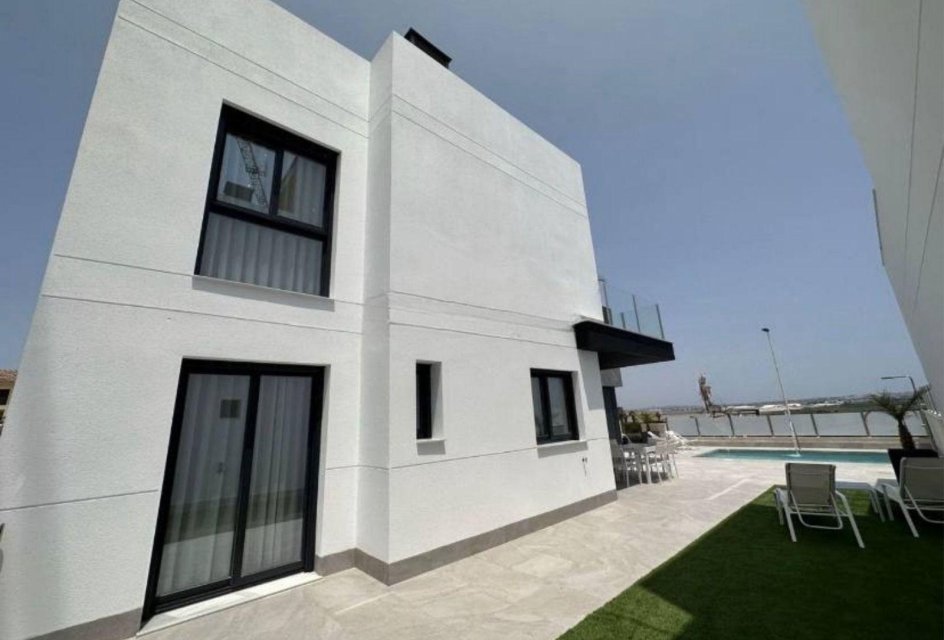 Segunda mano - Villa -
Torrevieja - Los Balcones - Los Altos del Edén
