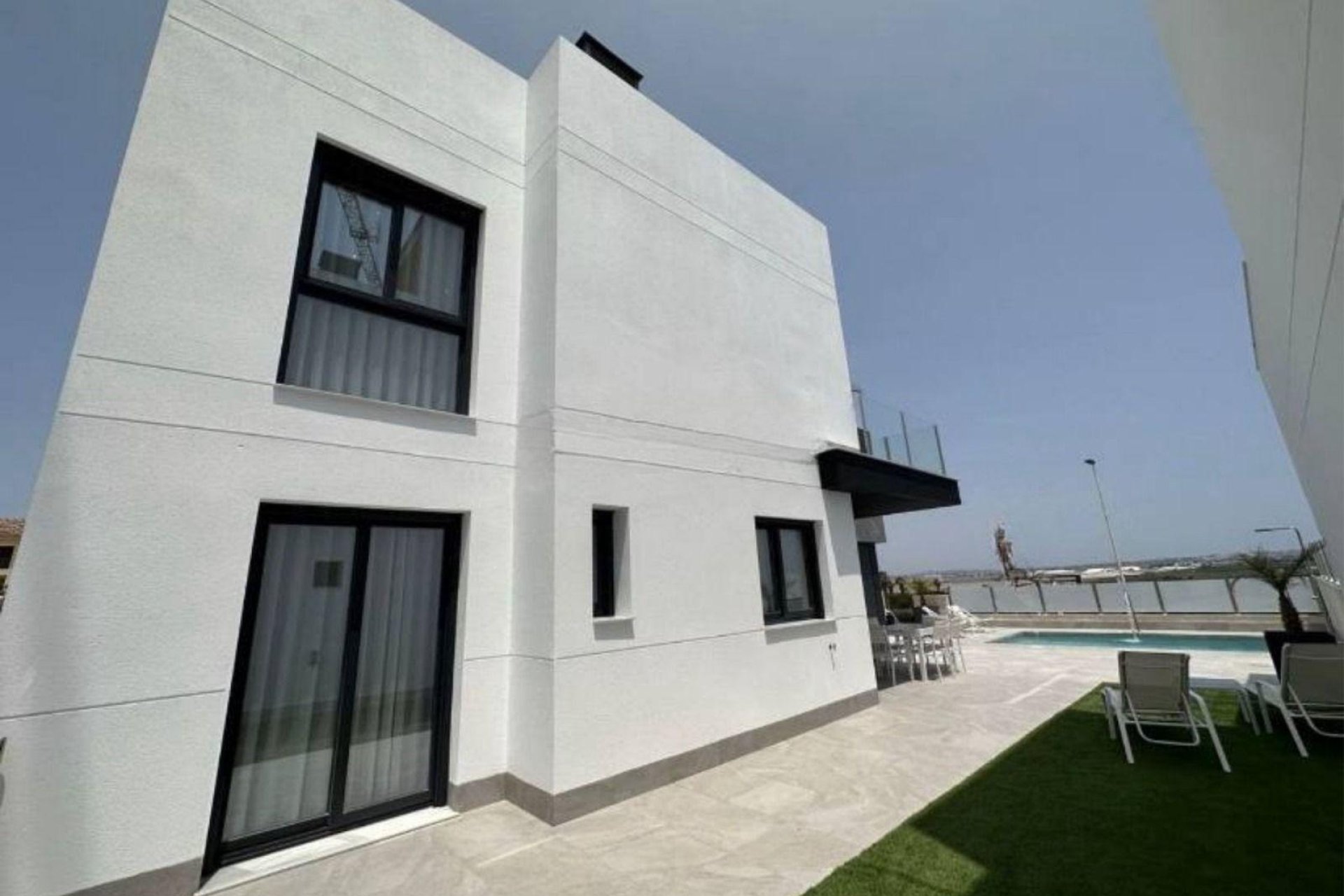 Segunda mano - Villa -
Torrevieja - Los Balcones - Los Altos del Edén