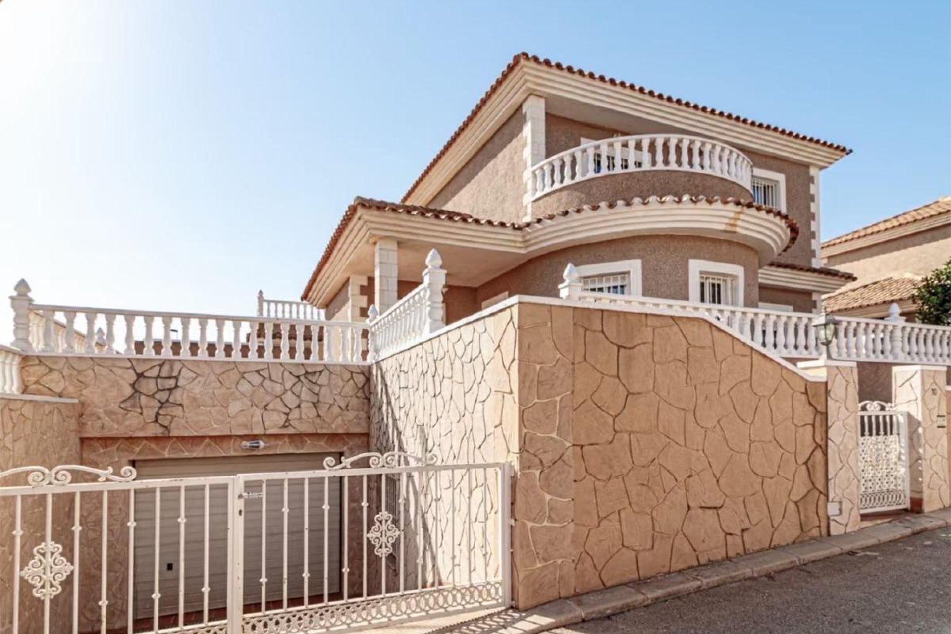 Segunda mano - Villa -
Torrevieja - Los Balcones - Los Altos del Edén