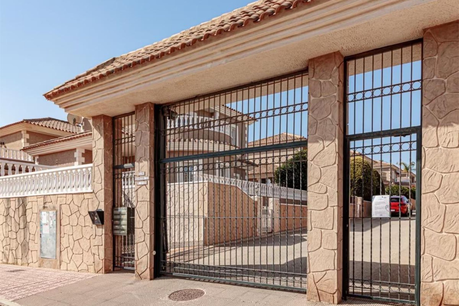 Segunda mano - Villa -
Torrevieja - Los Balcones - Los Altos del Edén