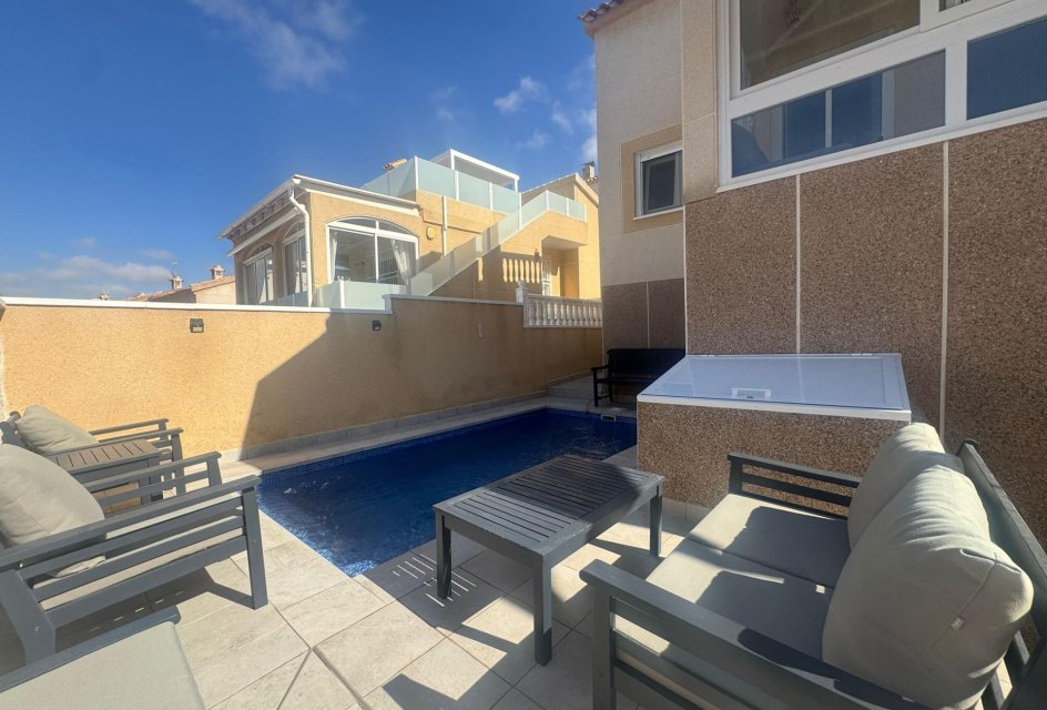 Segunda mano - Villa -
Torrevieja - Los Balcones - Los Altos del Edén