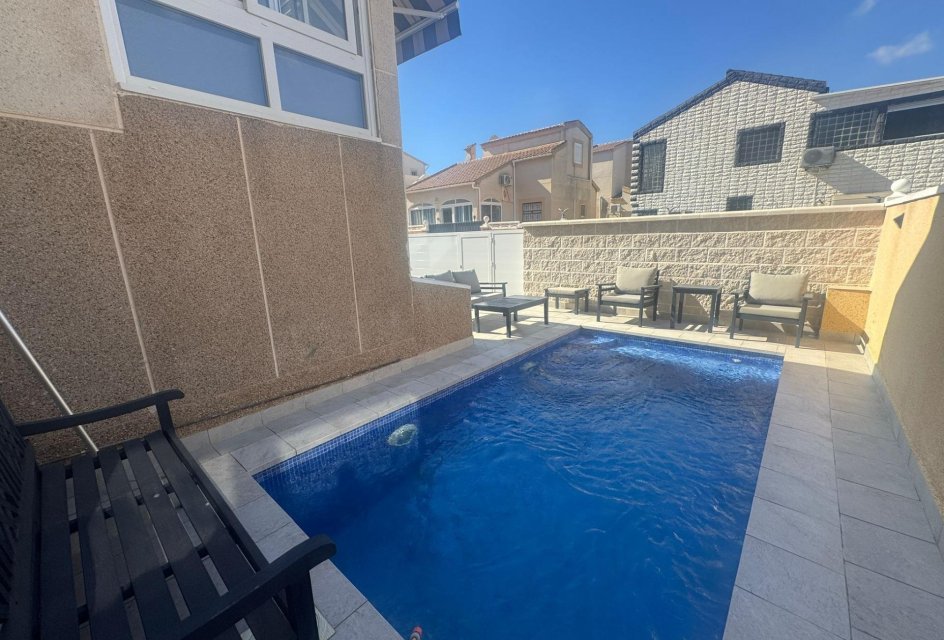 Segunda mano - Villa -
Torrevieja - Los Balcones - Los Altos del Edén