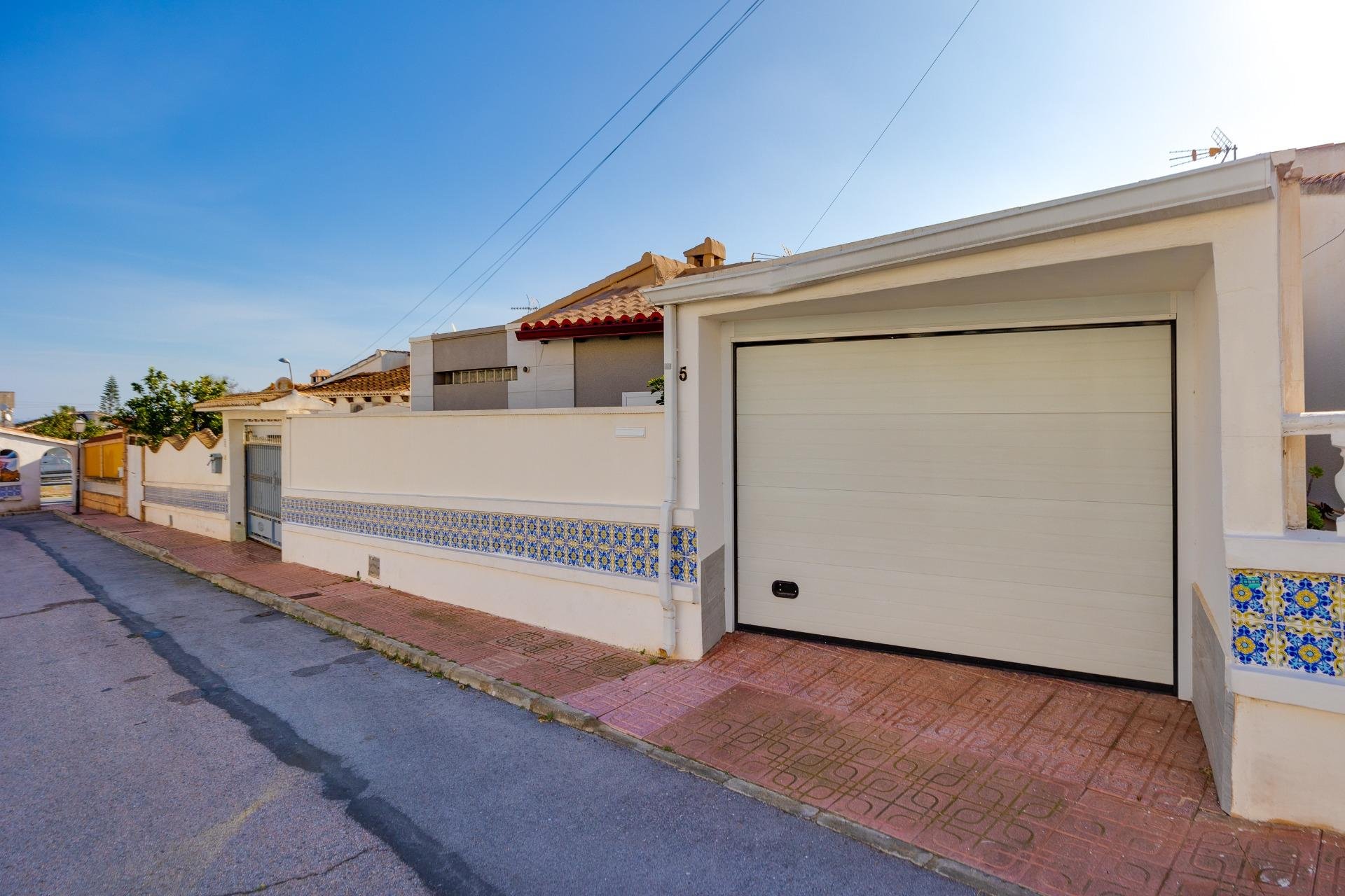 Segunda mano - Villa -
Torrevieja - Los Balcones - Los Altos del Edén