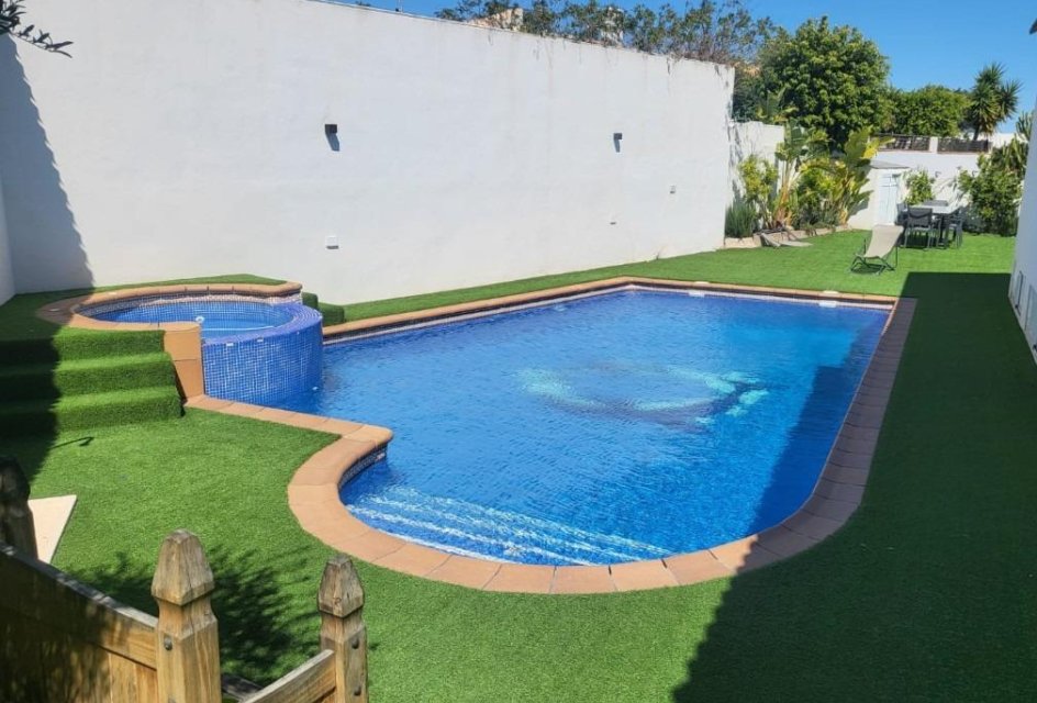 Segunda mano - Villa -
Torrevieja - Los balcones