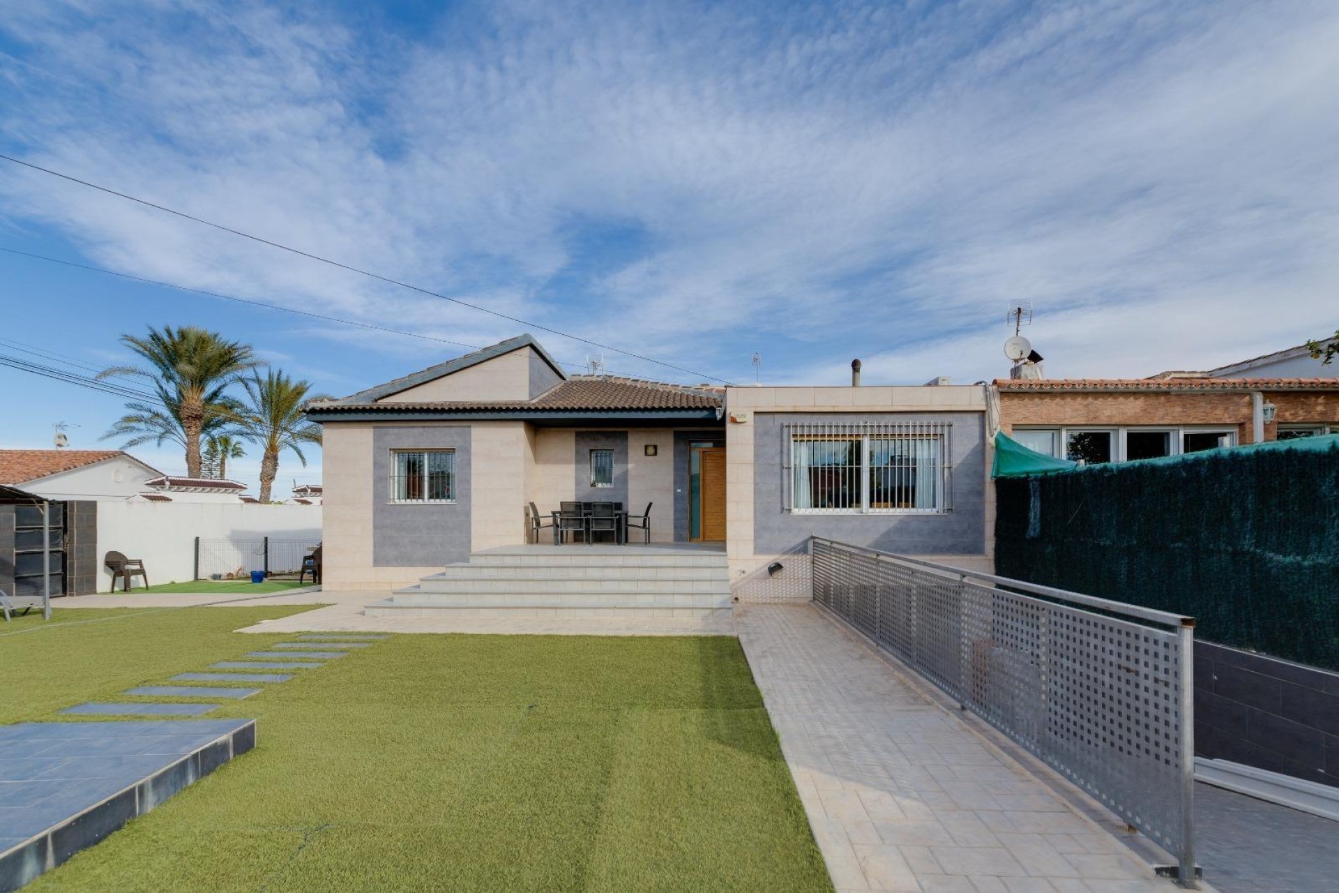 Segunda mano - Villa -
Torrevieja - Los balcones