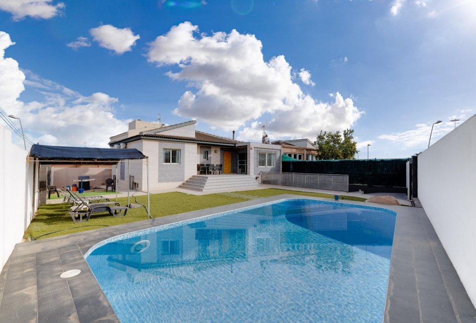 Segunda mano - Villa -
Torrevieja - Los balcones