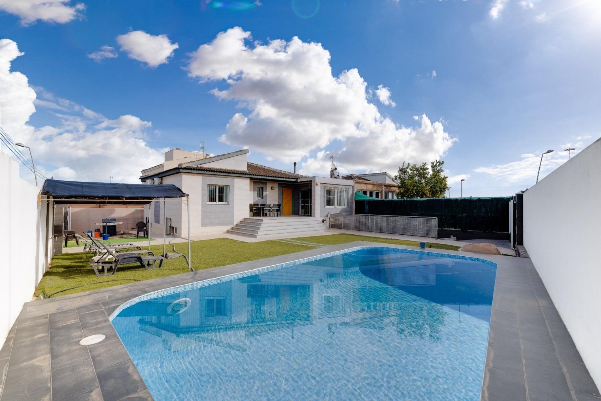 Segunda mano - Villa -
Torrevieja - Los balcones