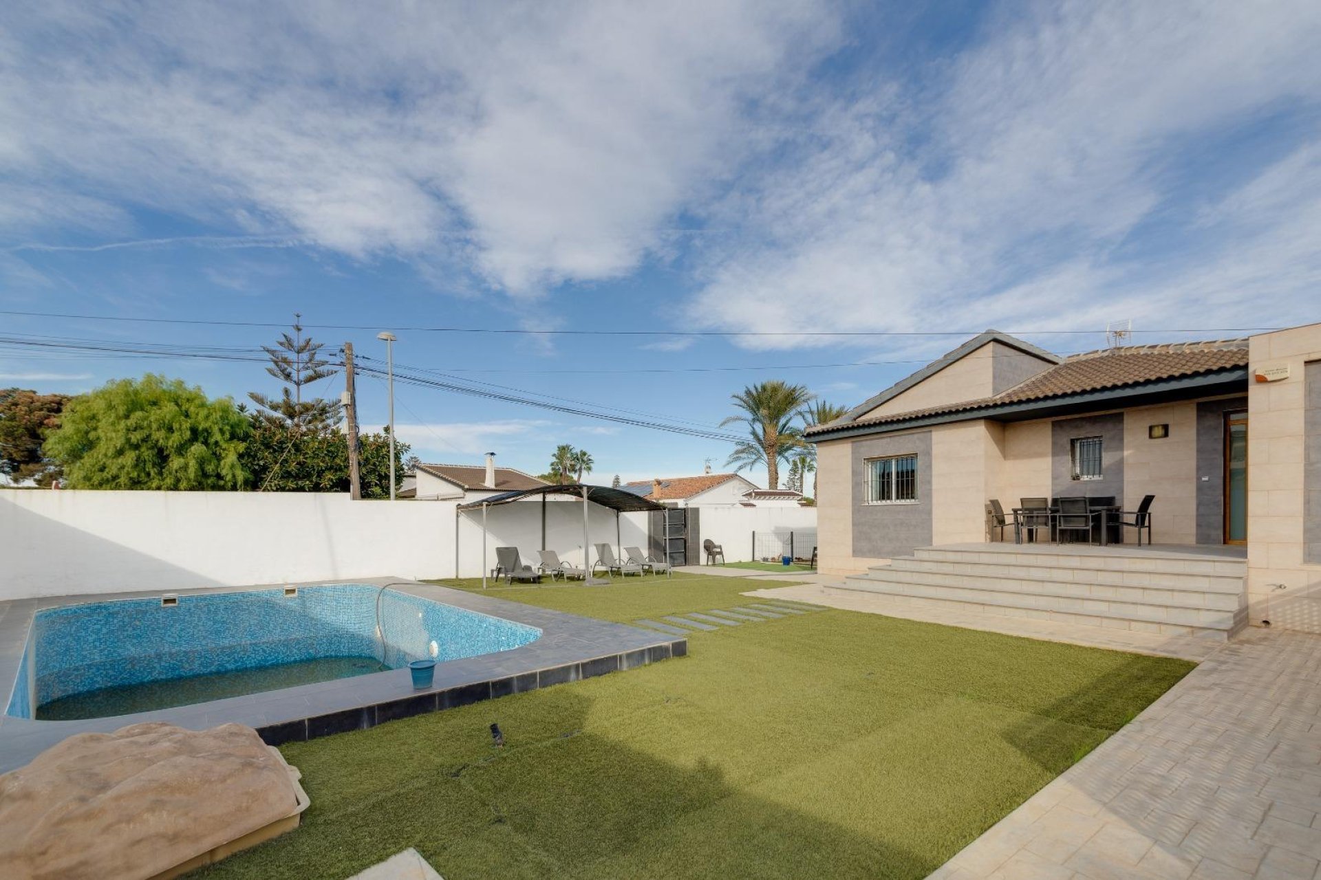 Segunda mano - Villa -
Torrevieja - Los balcones