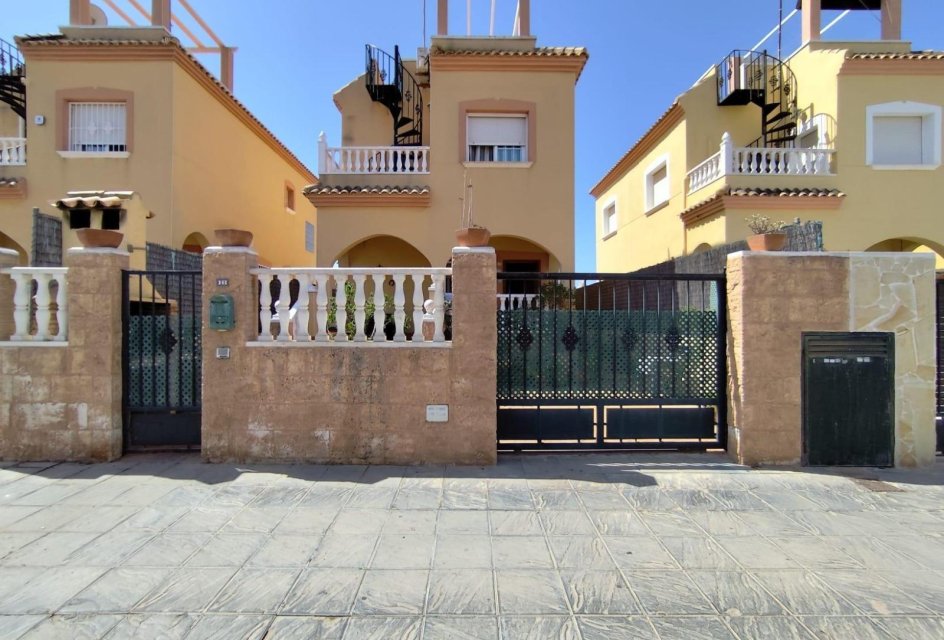 Segunda mano - Villa -
Torrevieja - Parque las naciones