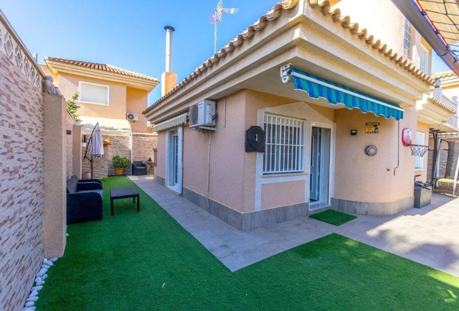 Segunda mano - Villa -
Torrevieja - Punta prima