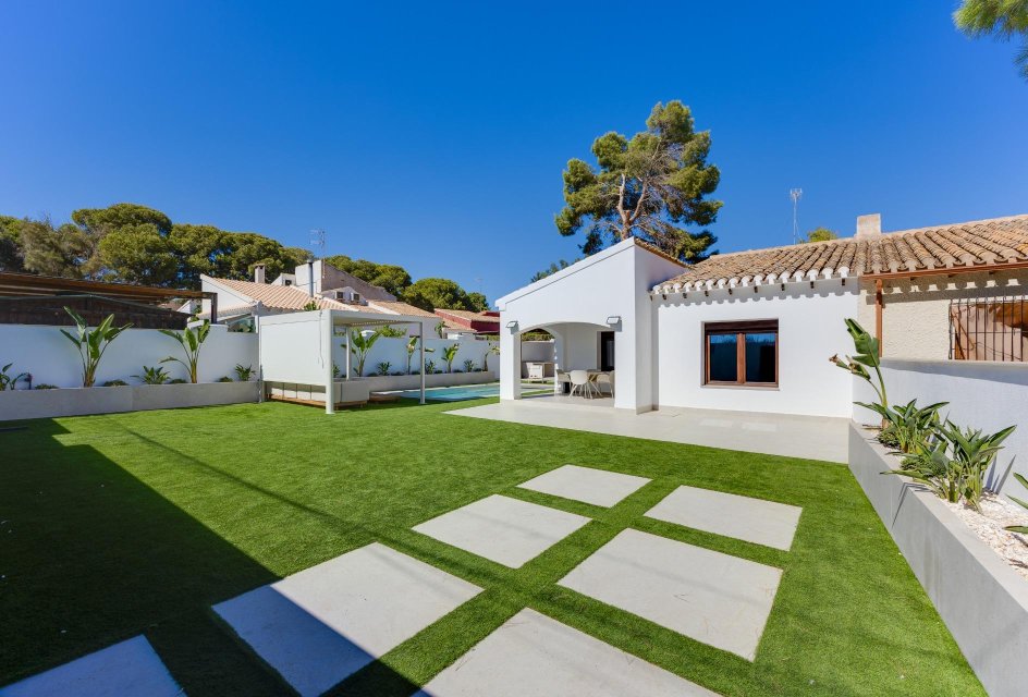 Short Term Rental - Villa -
Orihuela Costa - Punta Prima