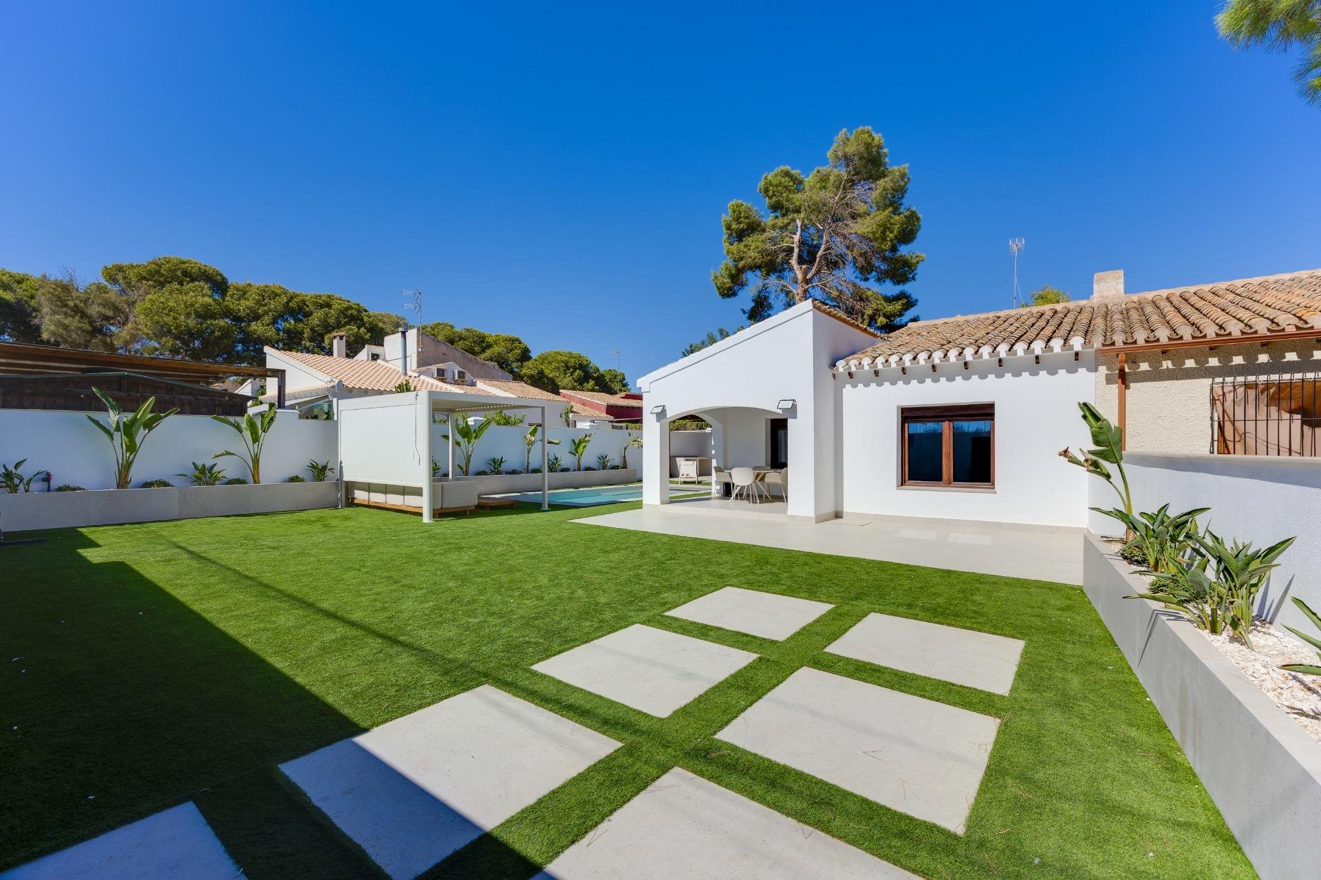 Short Term Rental - Villa -
Orihuela Costa - Punta Prima