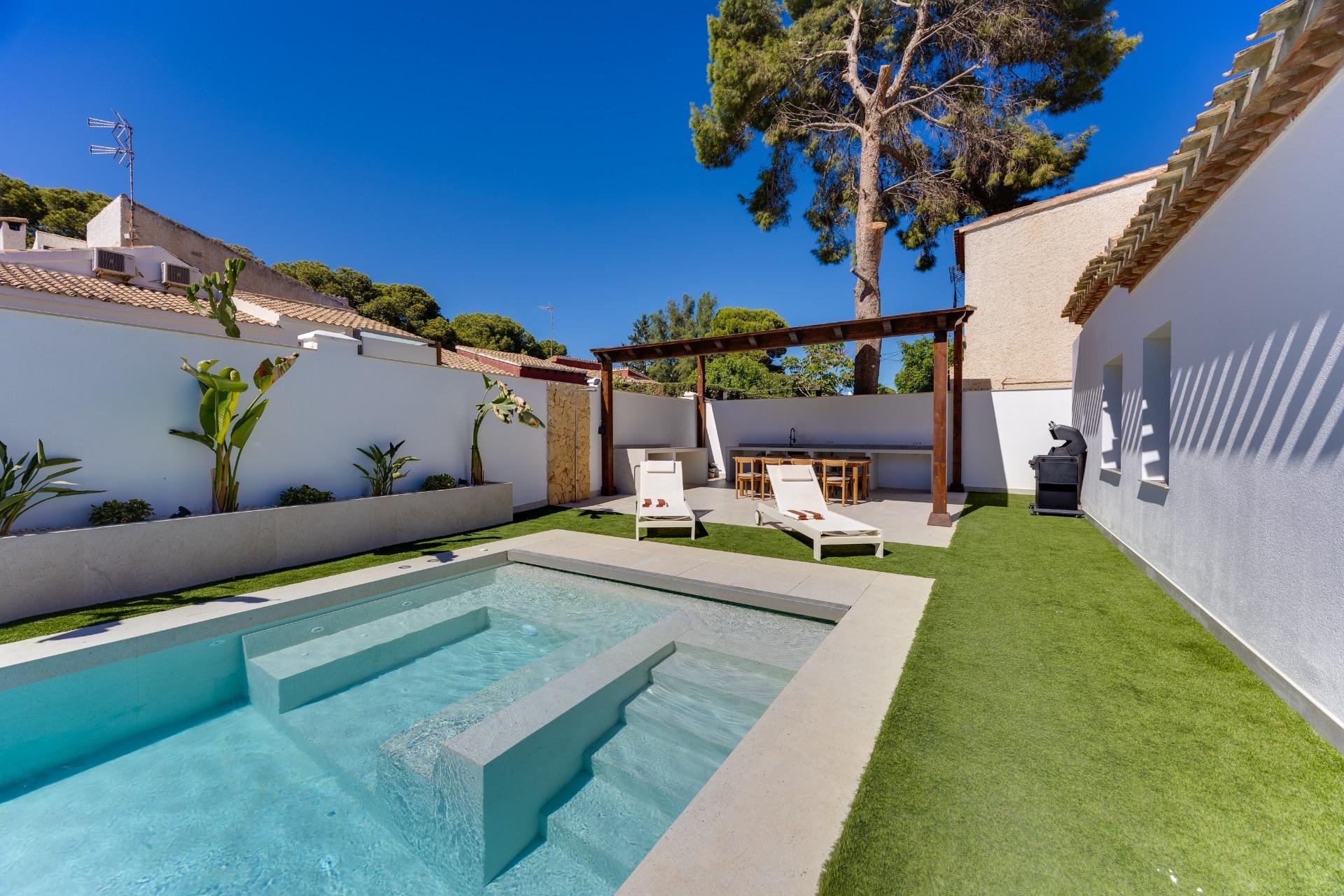 Short Term Rental - Villa -
Orihuela Costa - Punta Prima