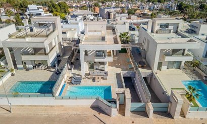 Villa - Herverkoop -
            Orihuela Costa - AM-01760