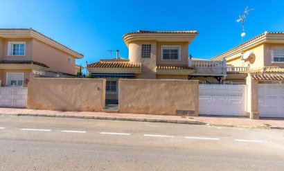 Villa - Herverkoop -
            Torrevieja - AM-01731