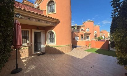 Villa - Odsprzedaż - Orihuela Costa -
                Playa Flamenca