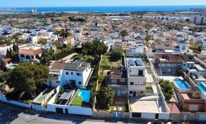 Villa - Resale - Orihuela Costa -
                Urbanización Perla del Mar