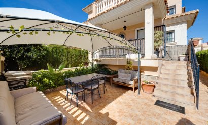 Villa - Wiederverkauf - Orihuela Costa - Urbanización Perla del Mar