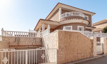 Villa - Wiederverkauf - Torrevieja - Los Balcones - Los Altos del Edén