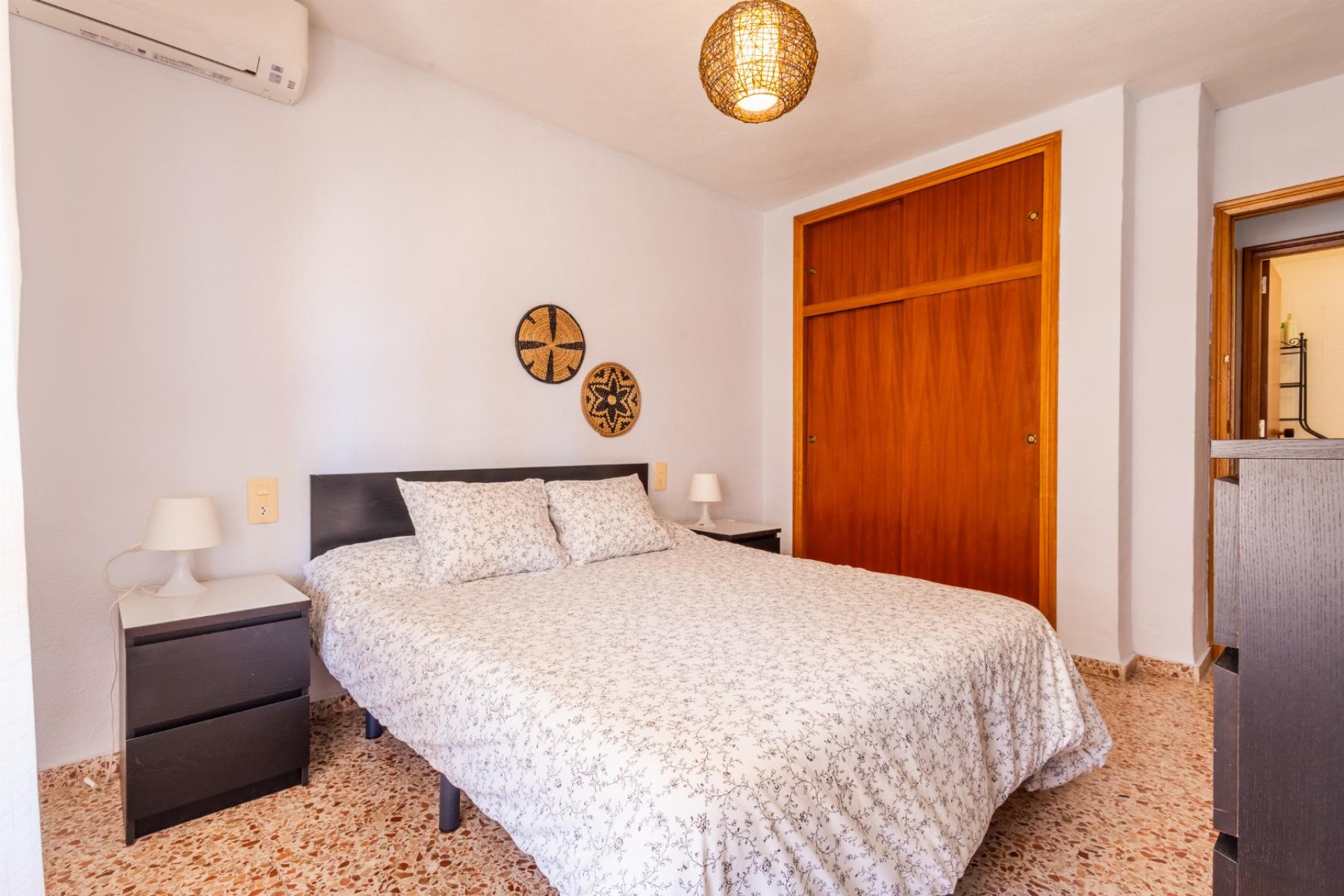 Wiederverkauf - Apartamento -
Torrevieja - Playa de los Naufragos