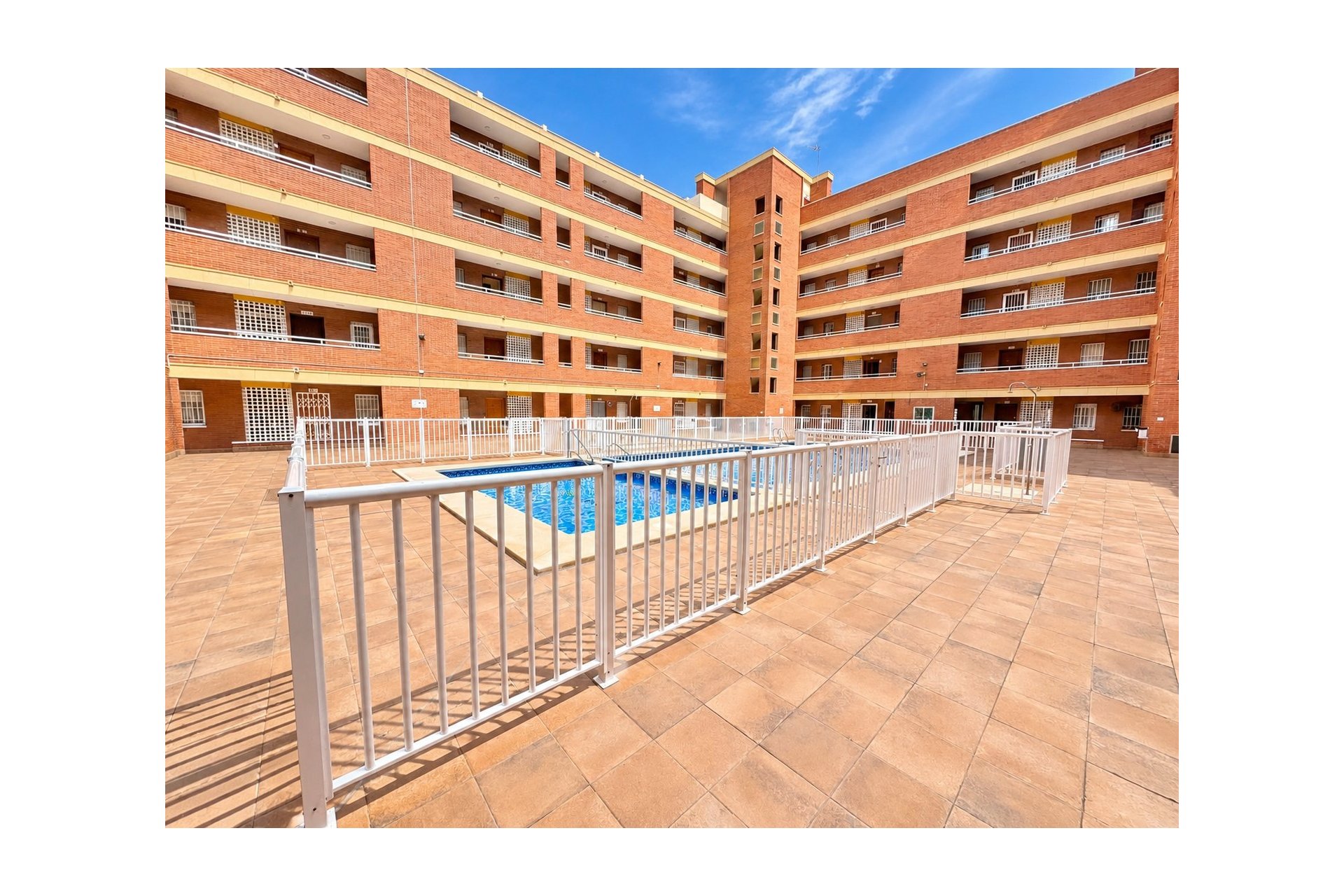 Wiederverkauf - Apartamento -
Torrevieja - Playa de los Naufragos