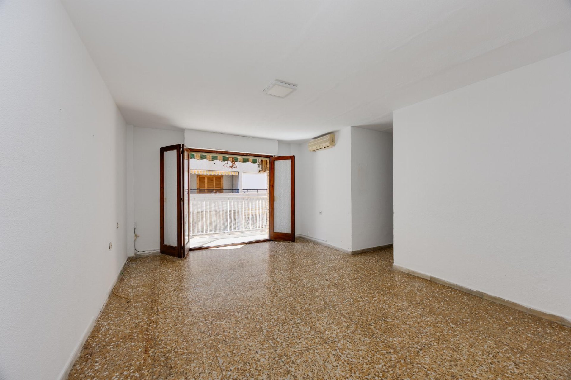 Wiederverkauf - Apartamento -
Torrevieja - Playa del Acequión