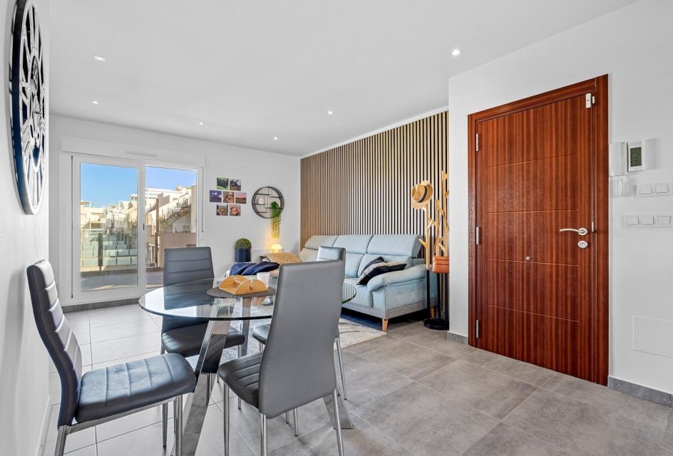 Wiederverkauf - Buhardilla -
Torrevieja - Aguas nuevas 2