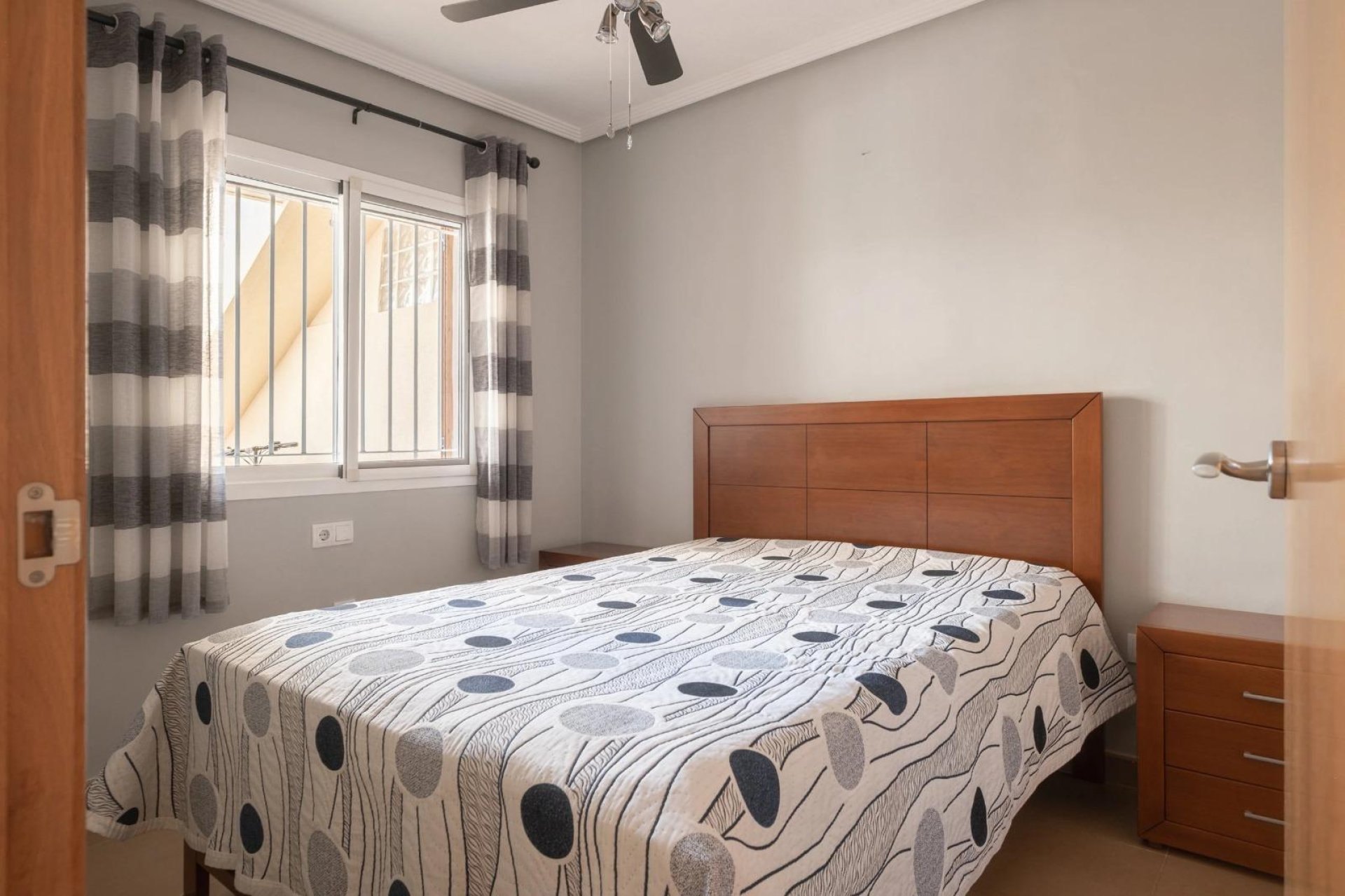 Wiederverkauf - Bungalow -
Orihuela Costa - Punta Prima