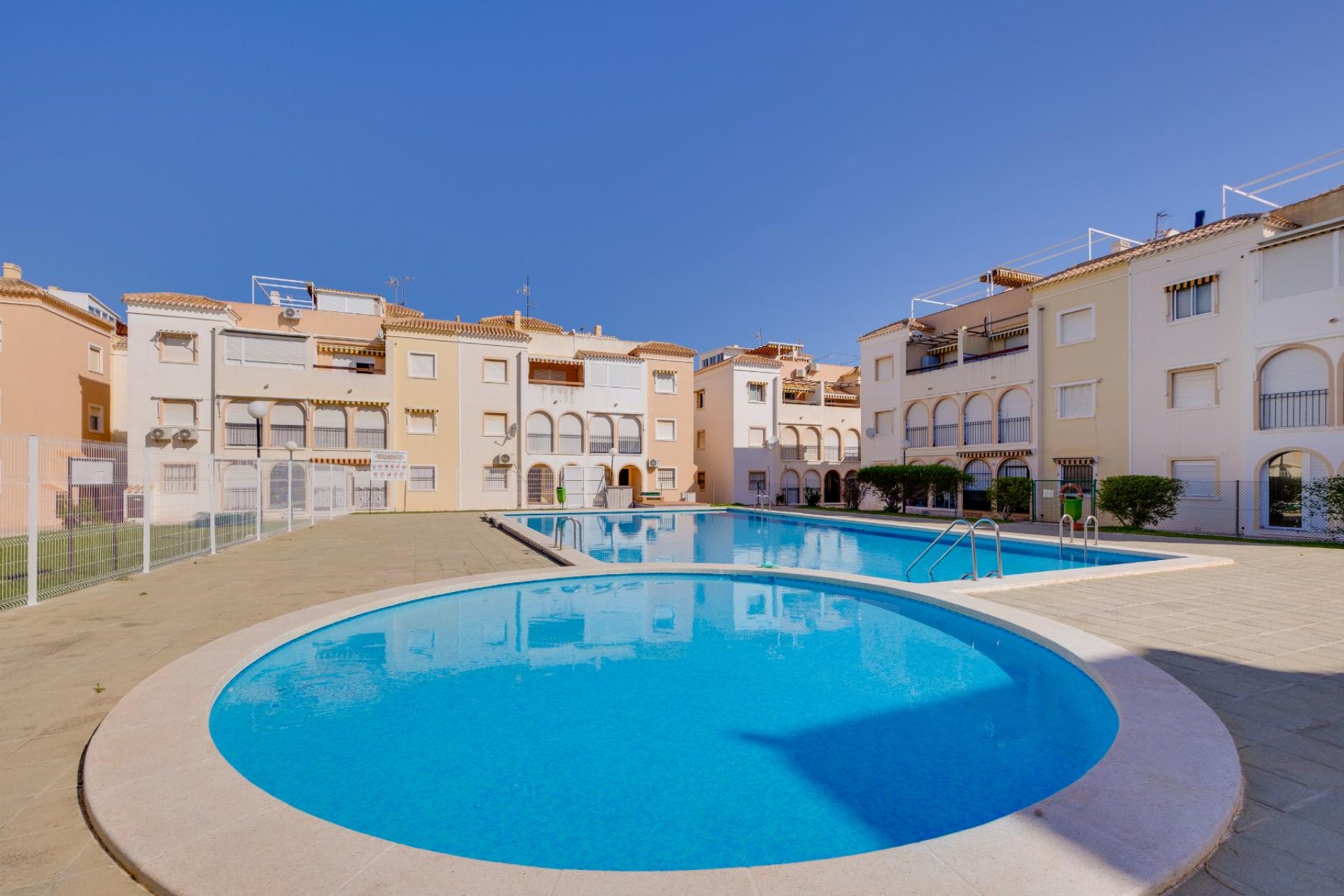 Wiederverkauf - Bungalow -
Torrevieja - Playa de los Naufragos