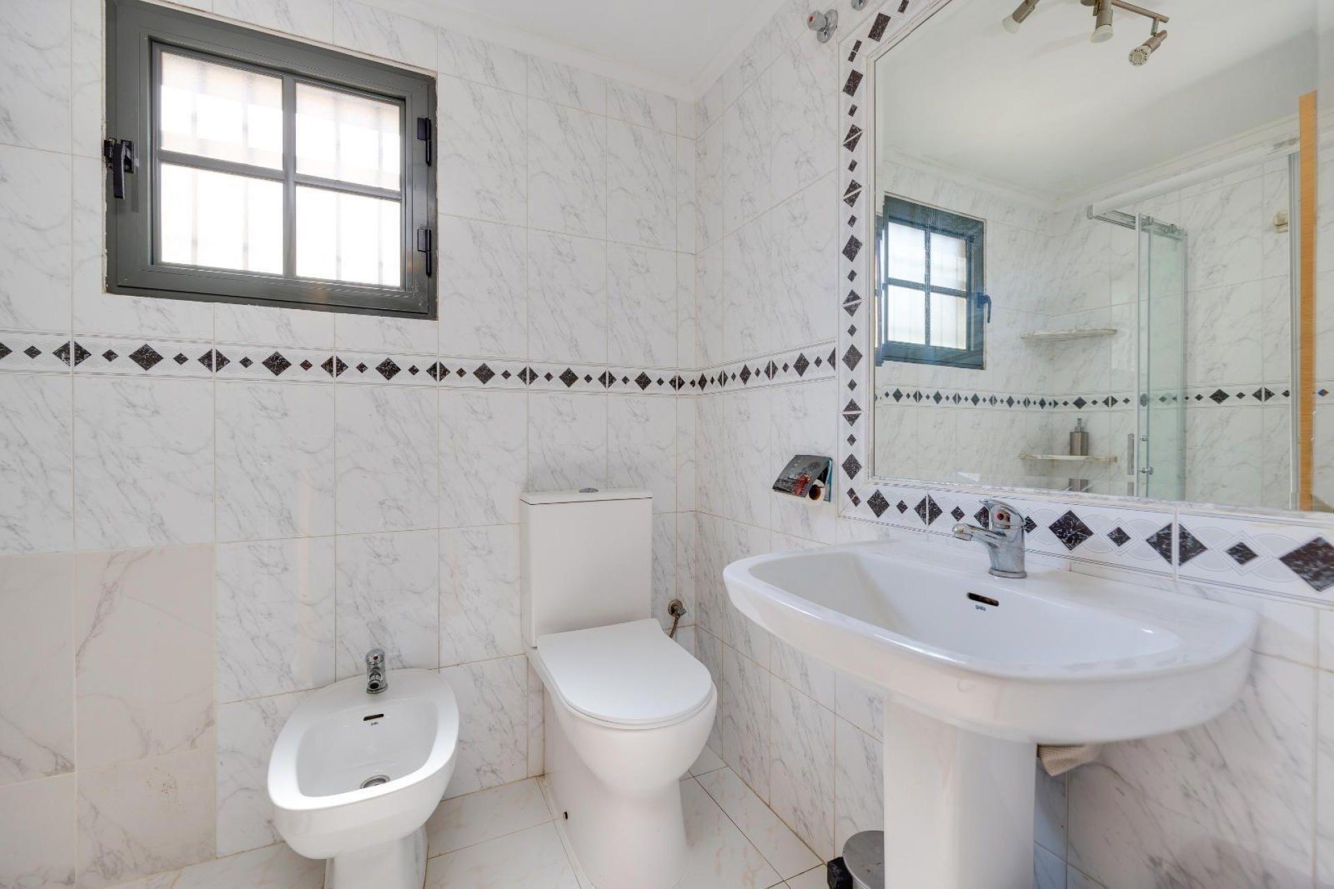 Wiederverkauf - Bungalow -
Torrevieja - Punta prima