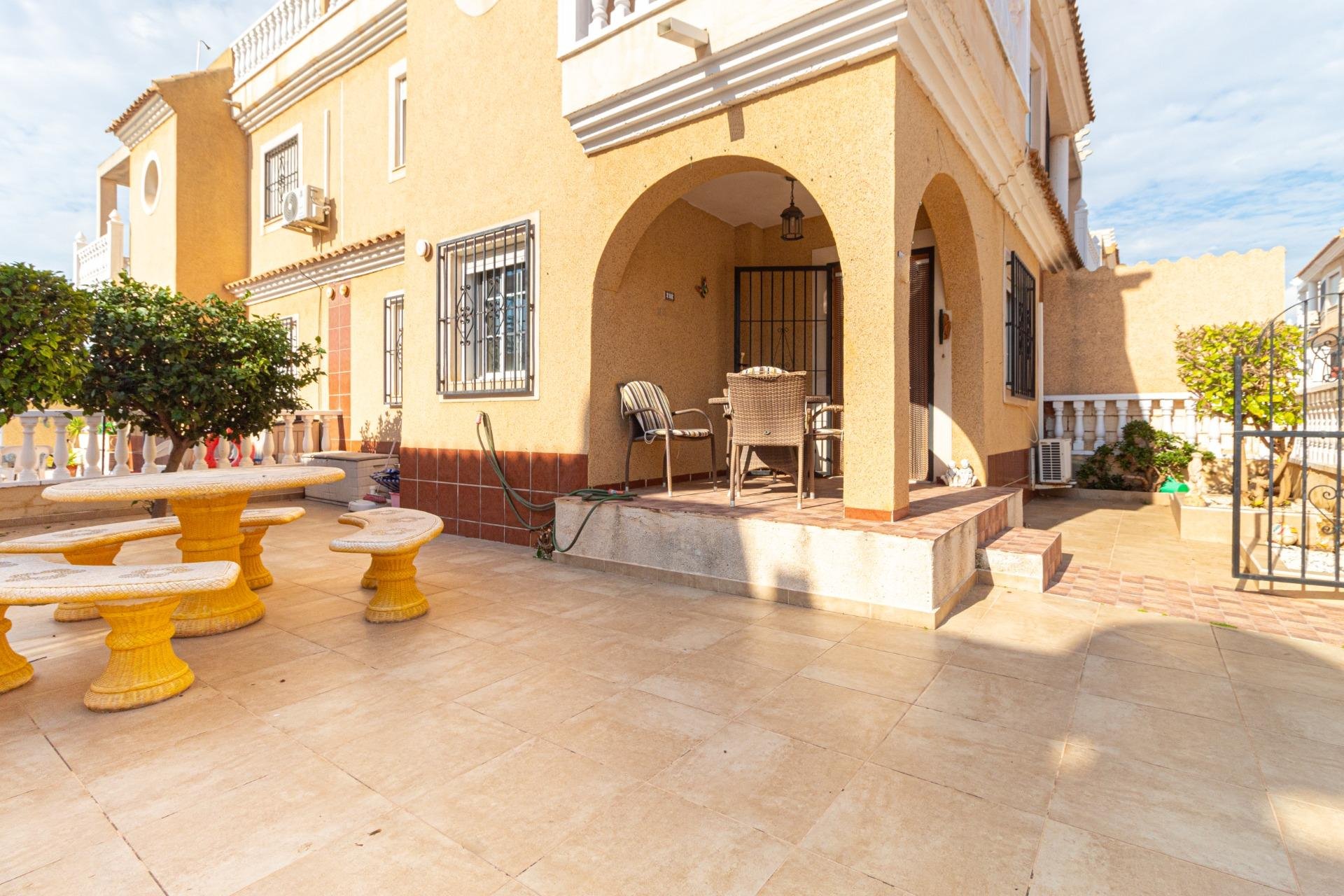 Wiederverkauf - Terraced house -
Orihuela Costa - Cabo Roig