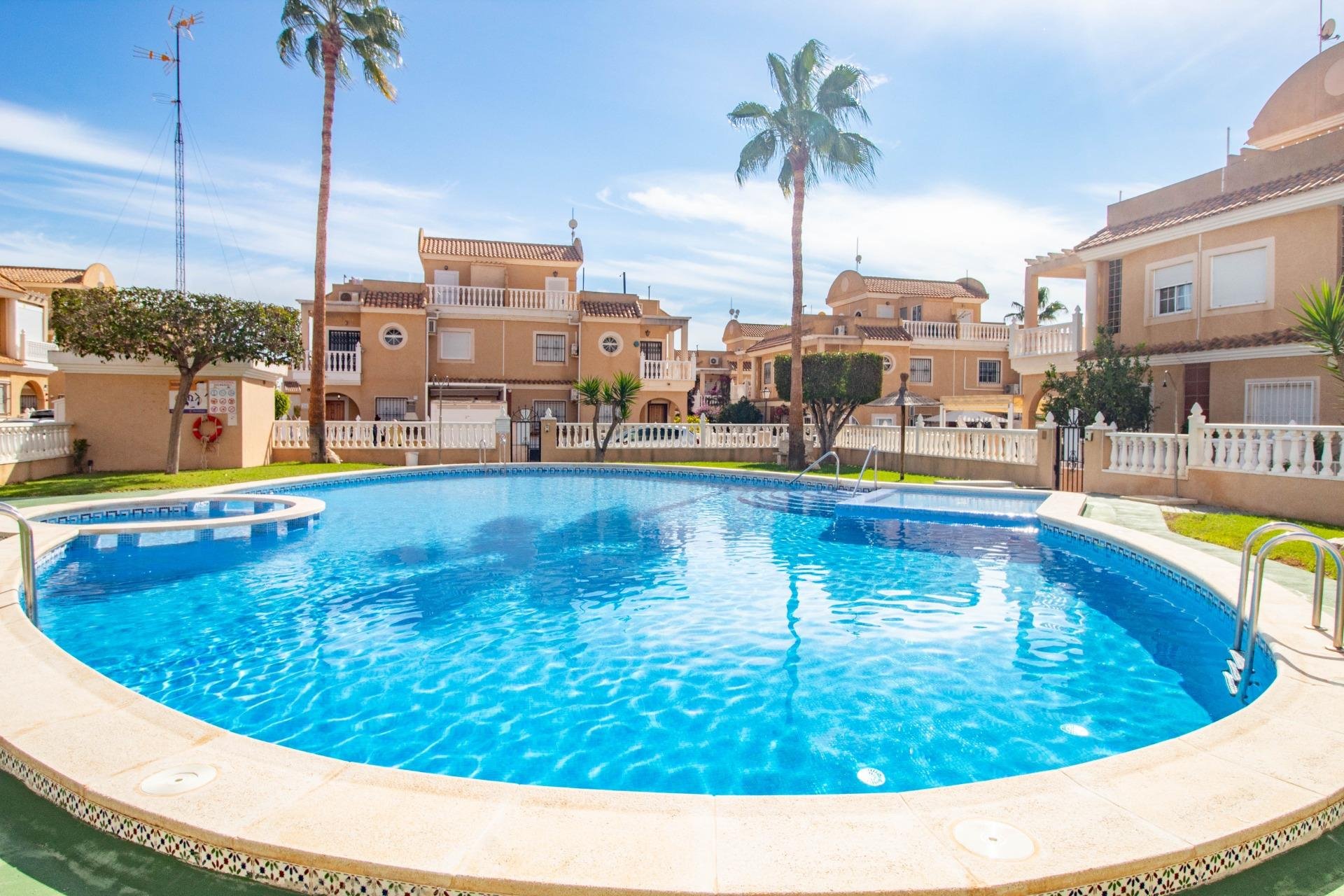 Wiederverkauf - Terraced house -
Orihuela Costa - Cabo Roig
