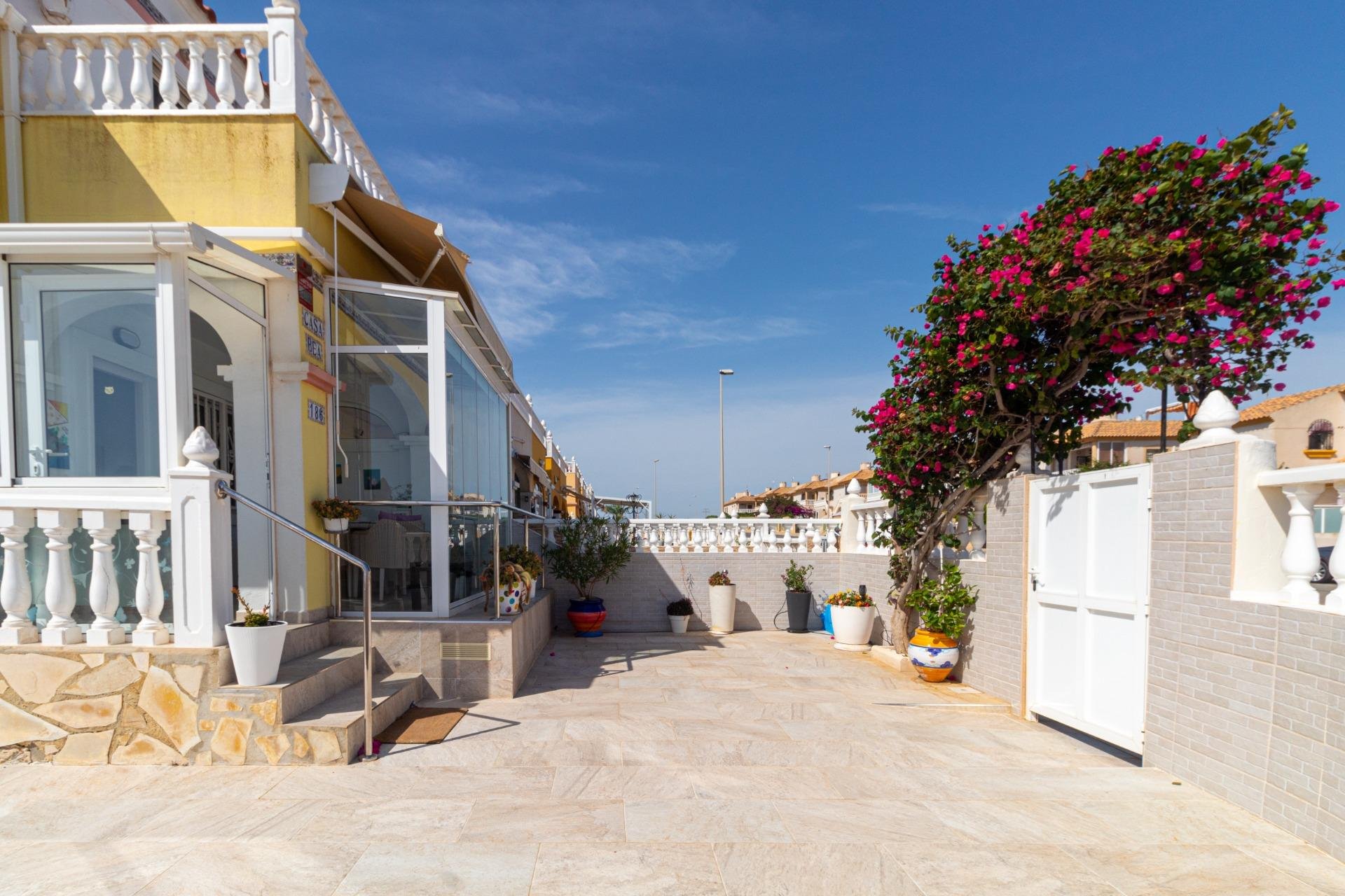 Wiederverkauf - Terraced house -
Orihuela Costa - La Regia