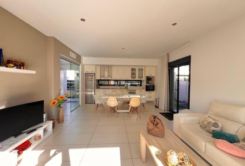 Wiederverkauf - Villa -
Orihuela Costa - Lomas de Cabo Roig