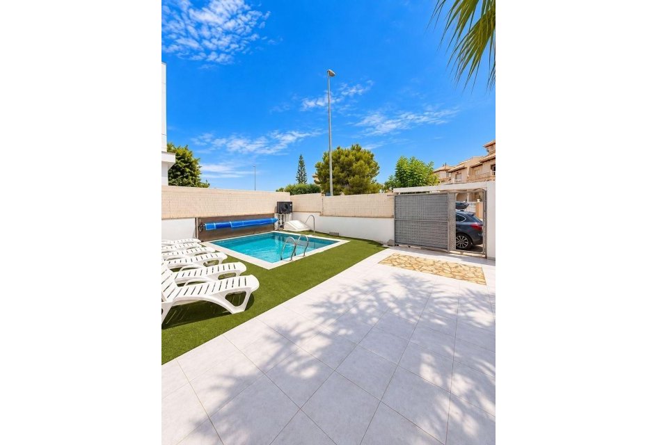 Wiederverkauf - Villa -
Orihuela Costa - Lomas de Cabo Roig