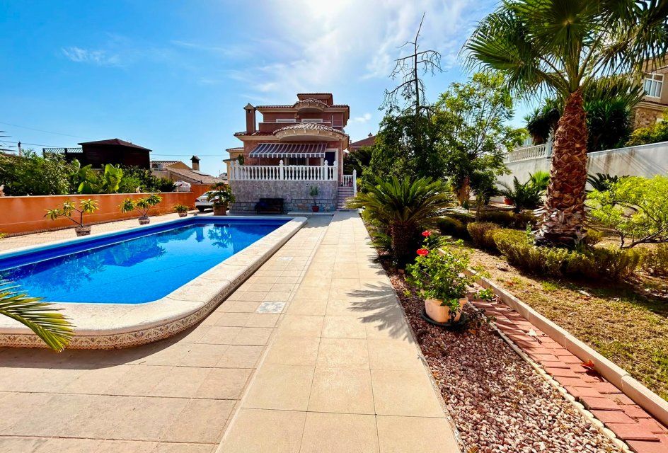 Wiederverkauf - - VILLA -
Orihuela Costa - Los Balcones