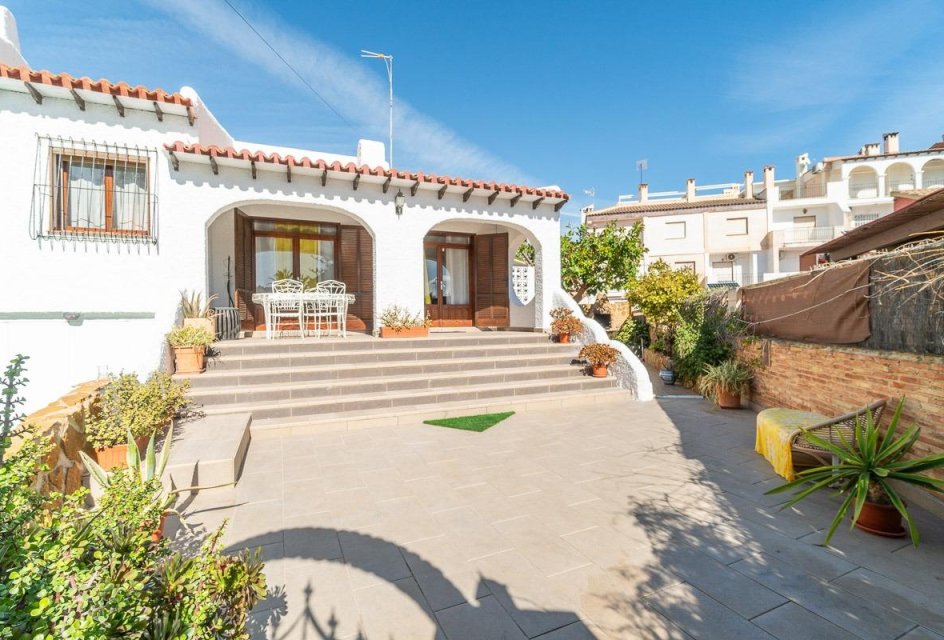 Wiederverkauf - Villa -
Orihuela Costa - Punta Prima