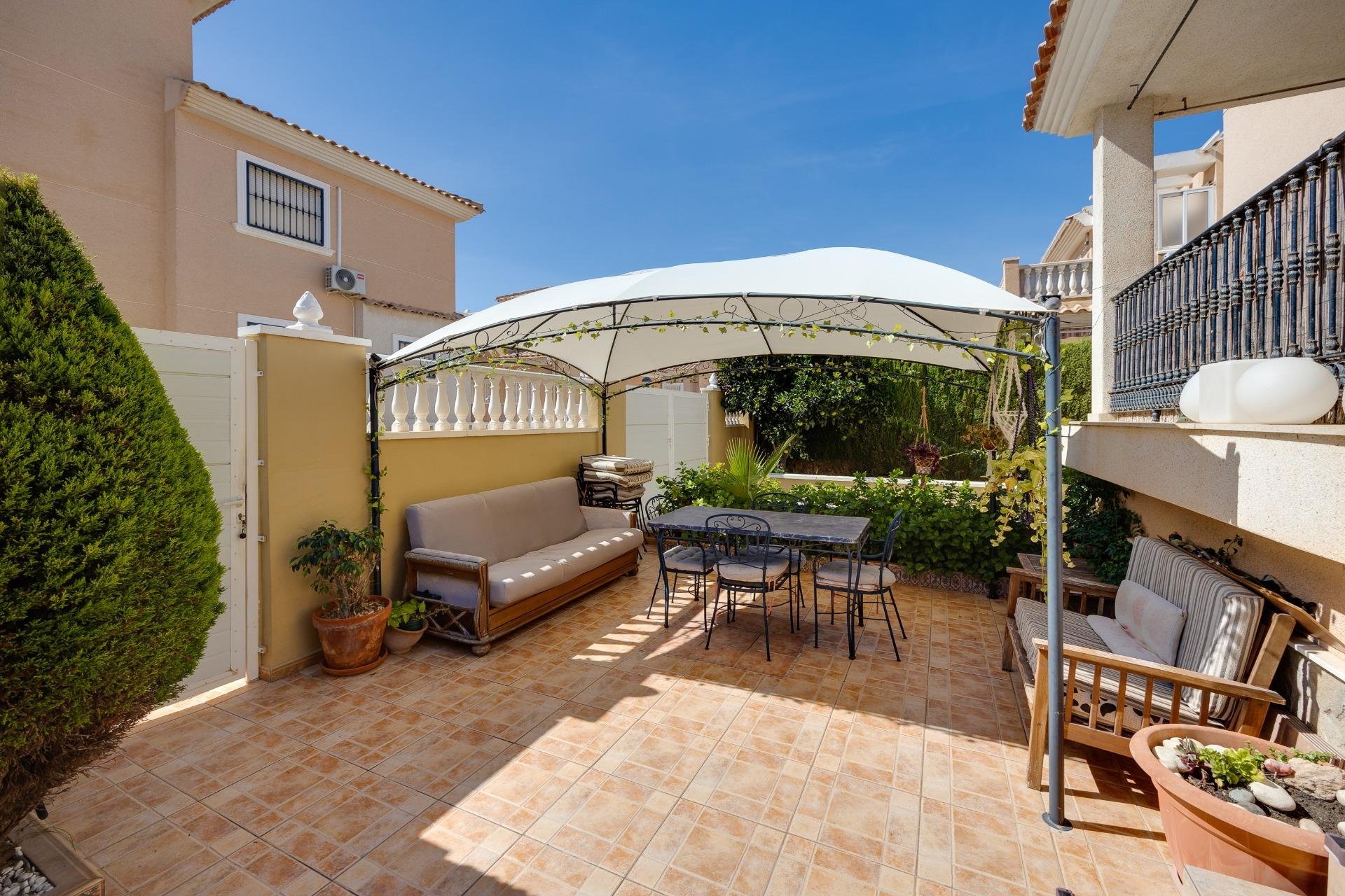 Wiederverkauf - Villa -
Orihuela Costa - Urbanización Perla del Mar