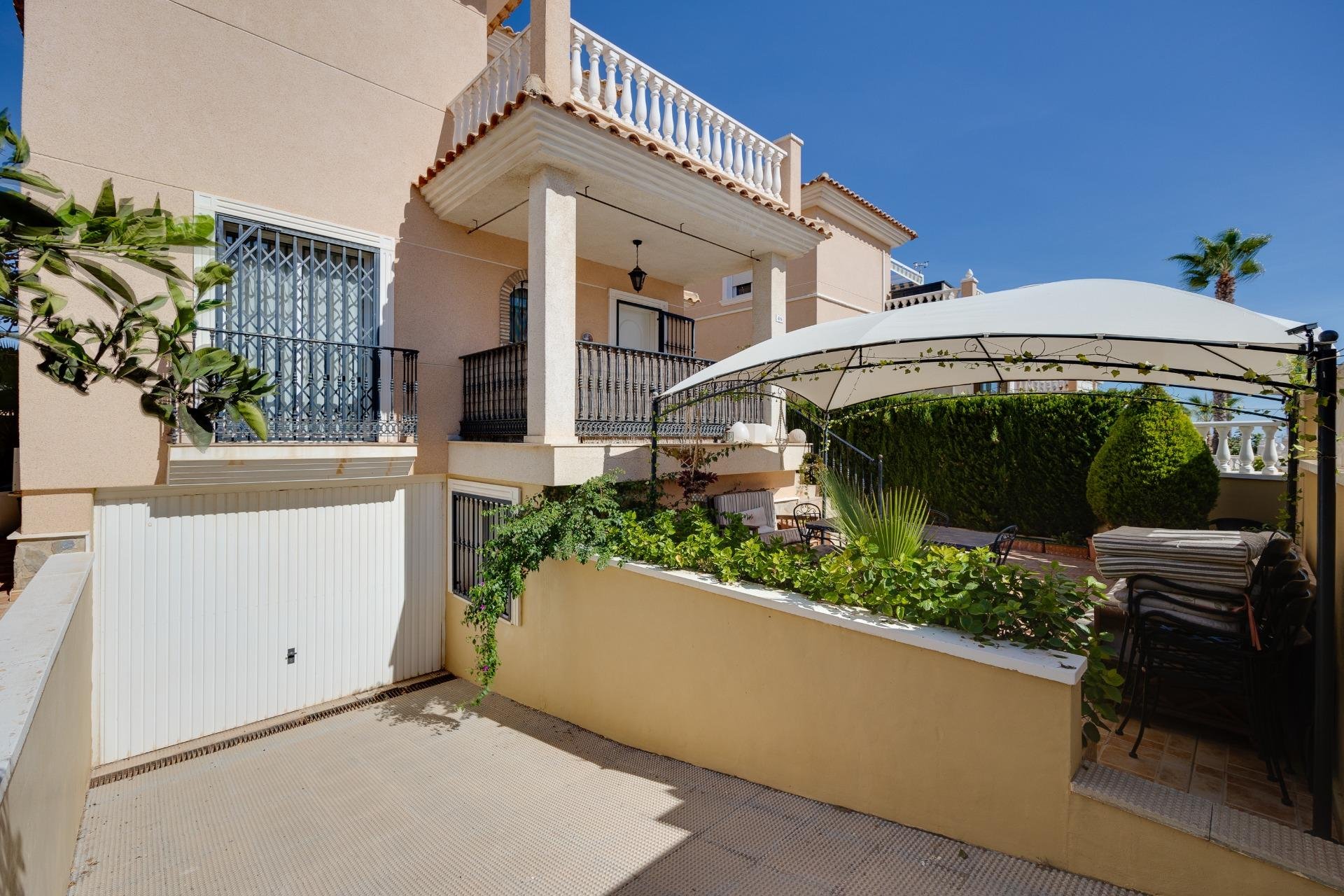 Wiederverkauf - Villa -
Orihuela Costa - Urbanización Perla del Mar