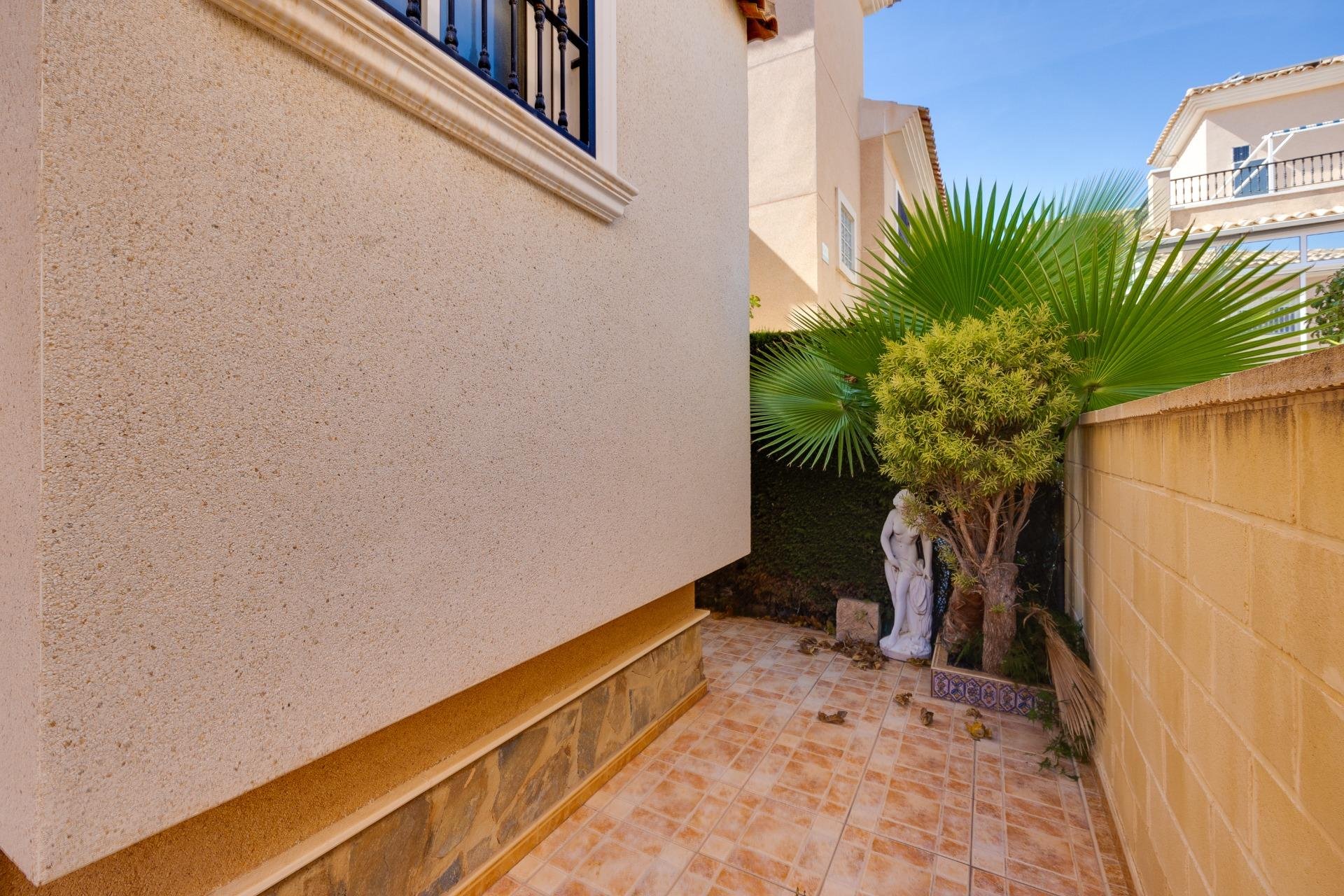 Wiederverkauf - Villa -
Orihuela Costa - Urbanización Perla del Mar