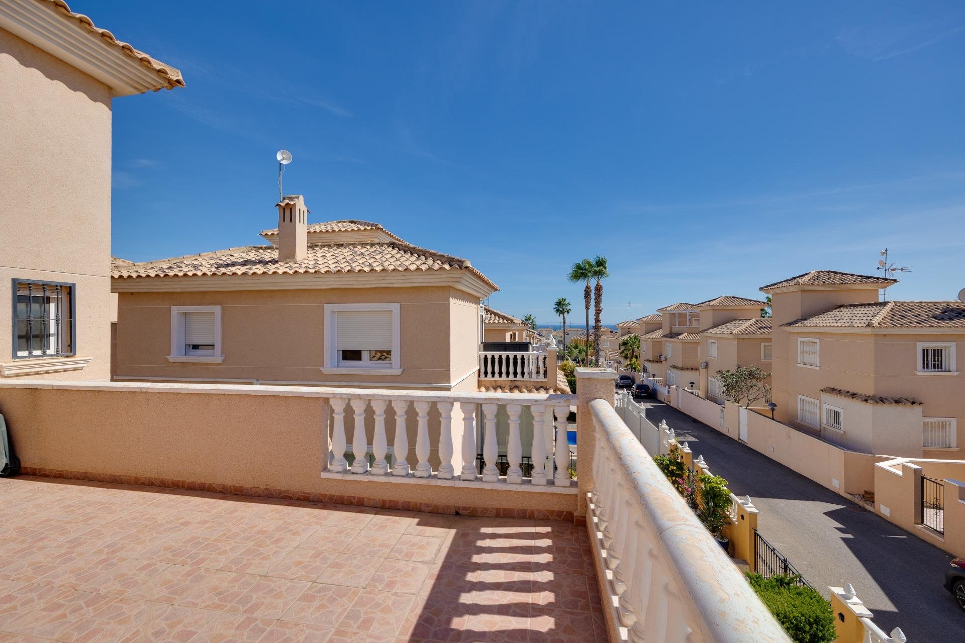 Wiederverkauf - Villa -
Orihuela Costa - Urbanización Perla del Mar