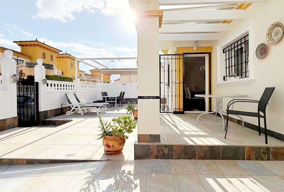 Wiederverkauf - Villa -
Orihuela Costa - Urbanización Perla del Mar