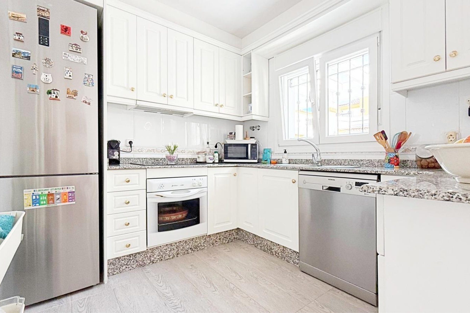 Wiederverkauf - Villa -
Orihuela Costa - Urbanización Perla del Mar