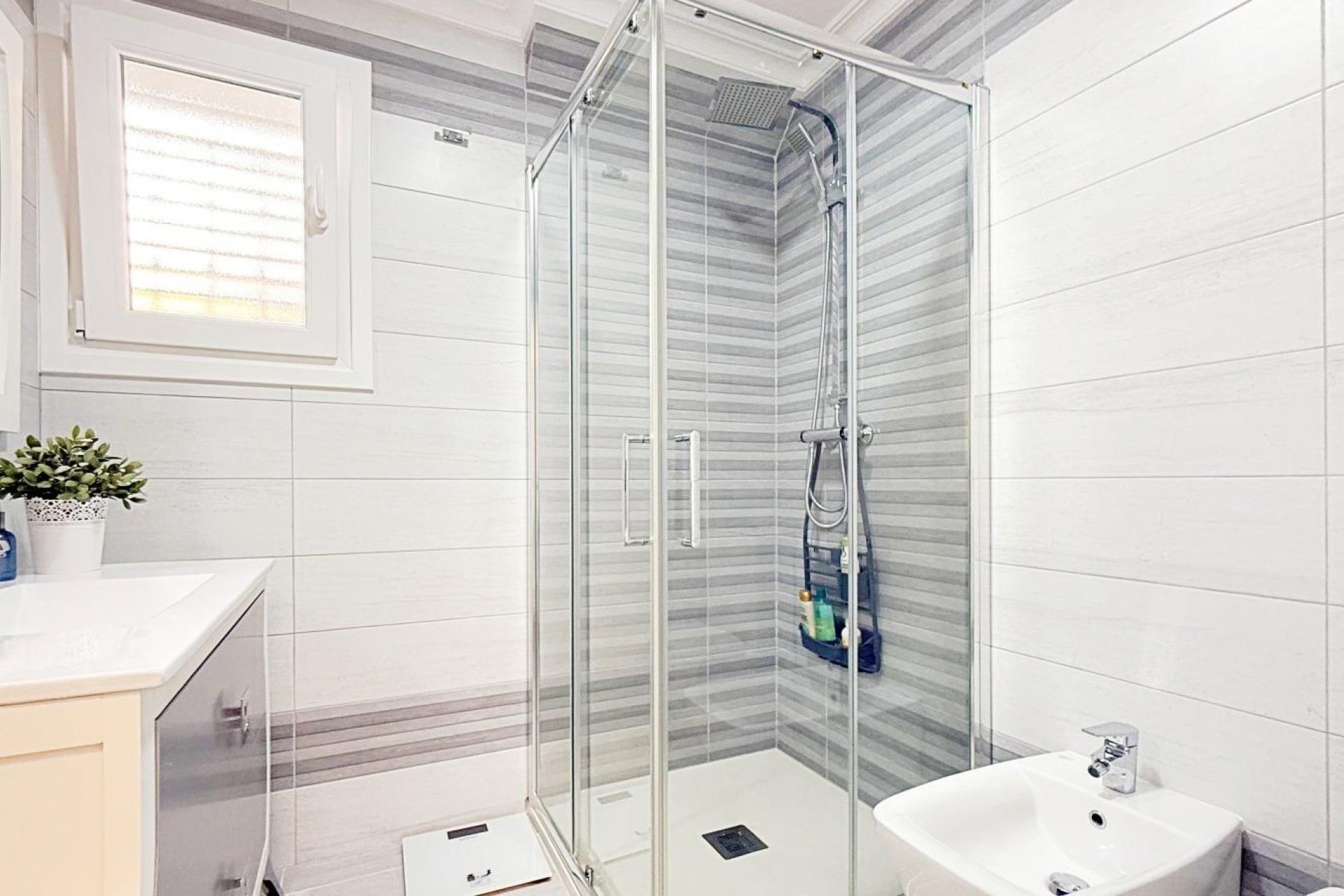 Wiederverkauf - Villa -
Orihuela Costa - Urbanización Perla del Mar