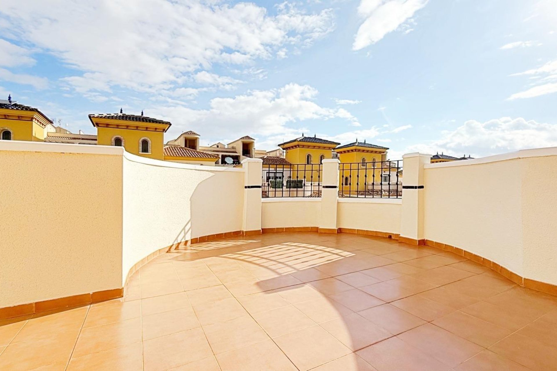 Wiederverkauf - Villa -
Orihuela Costa - Urbanización Perla del Mar