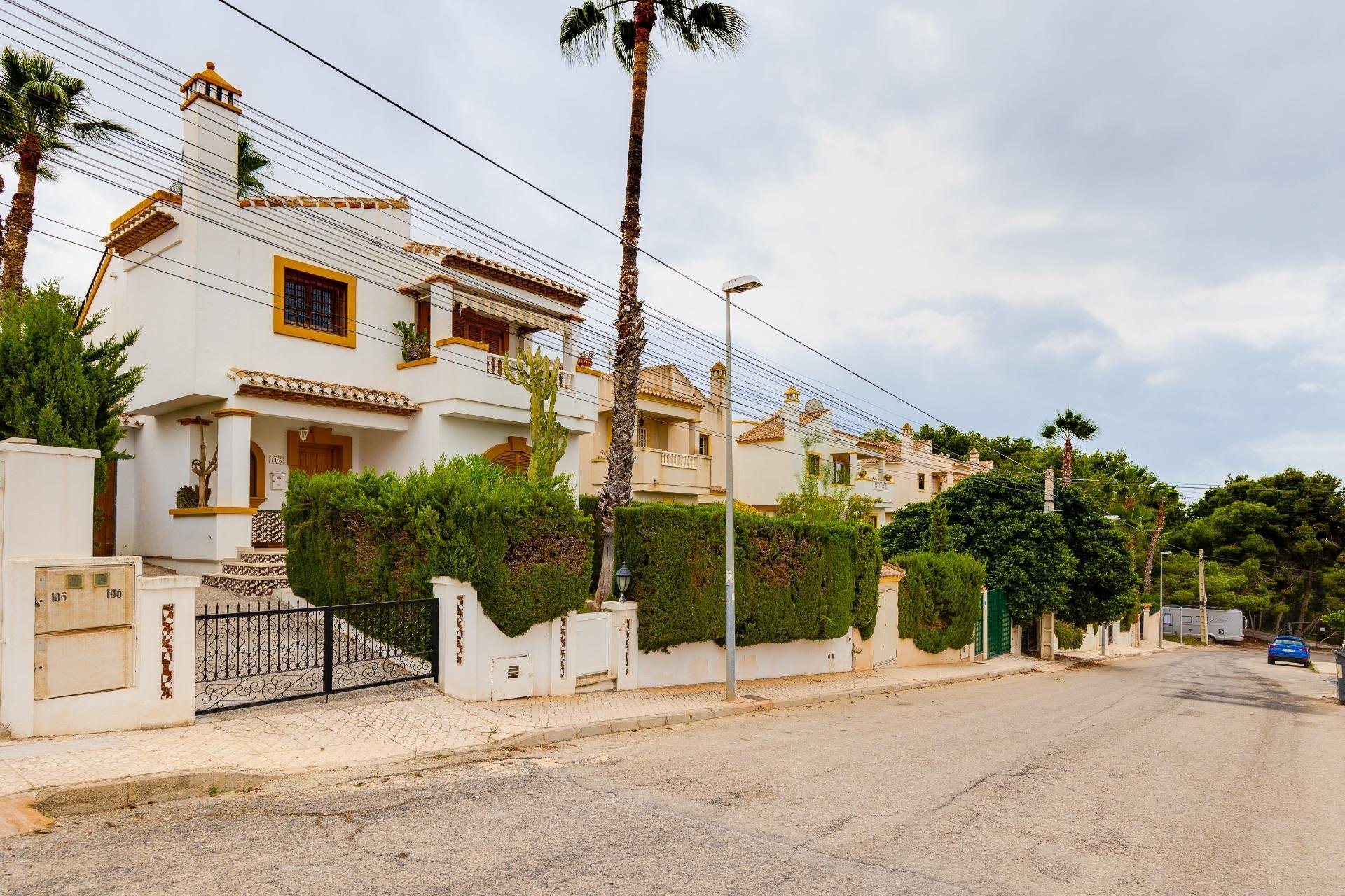 Wiederverkauf - Villa -
Orihuela Costa - Villamartín-Las Filipinas